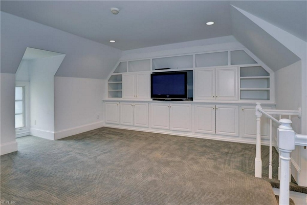 807 Riverside Drive Photos